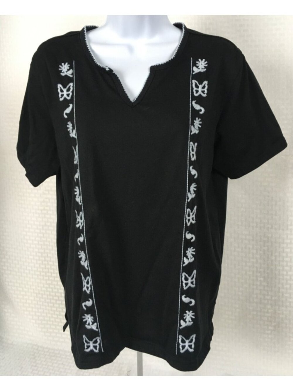 Anthony Richards Top Size XLP Black w White Embroidery Short Sleeves Round Neck